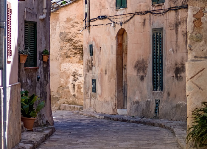 Image of the streets of Estellencs near Banyalbufar