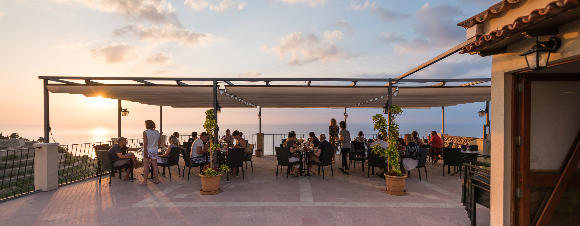 General view of the terrace in mid-afternoon